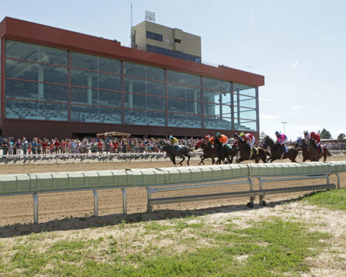 Horse Racing at Arapahoe Park
