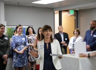 Legal Entrepreneurs for Justice Offers Solo Lessons Legal Entrepreneurs for Justice founder Laurie Gilbertson talks to a group