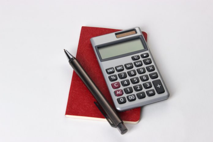photo-1611125832047-1d7ad1e8e48f Calculator and notepad