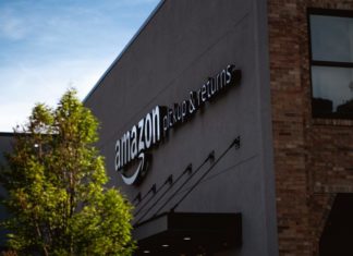 Amazon Drivers File Class Action for Colorado Labor Law Violations Outside building facade of an Amazon shipping and returns center